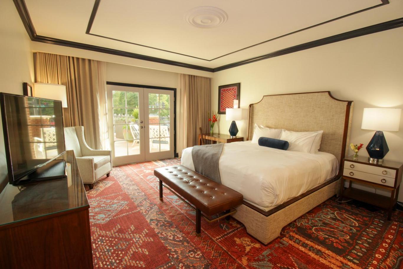 The Oliver, Hotel