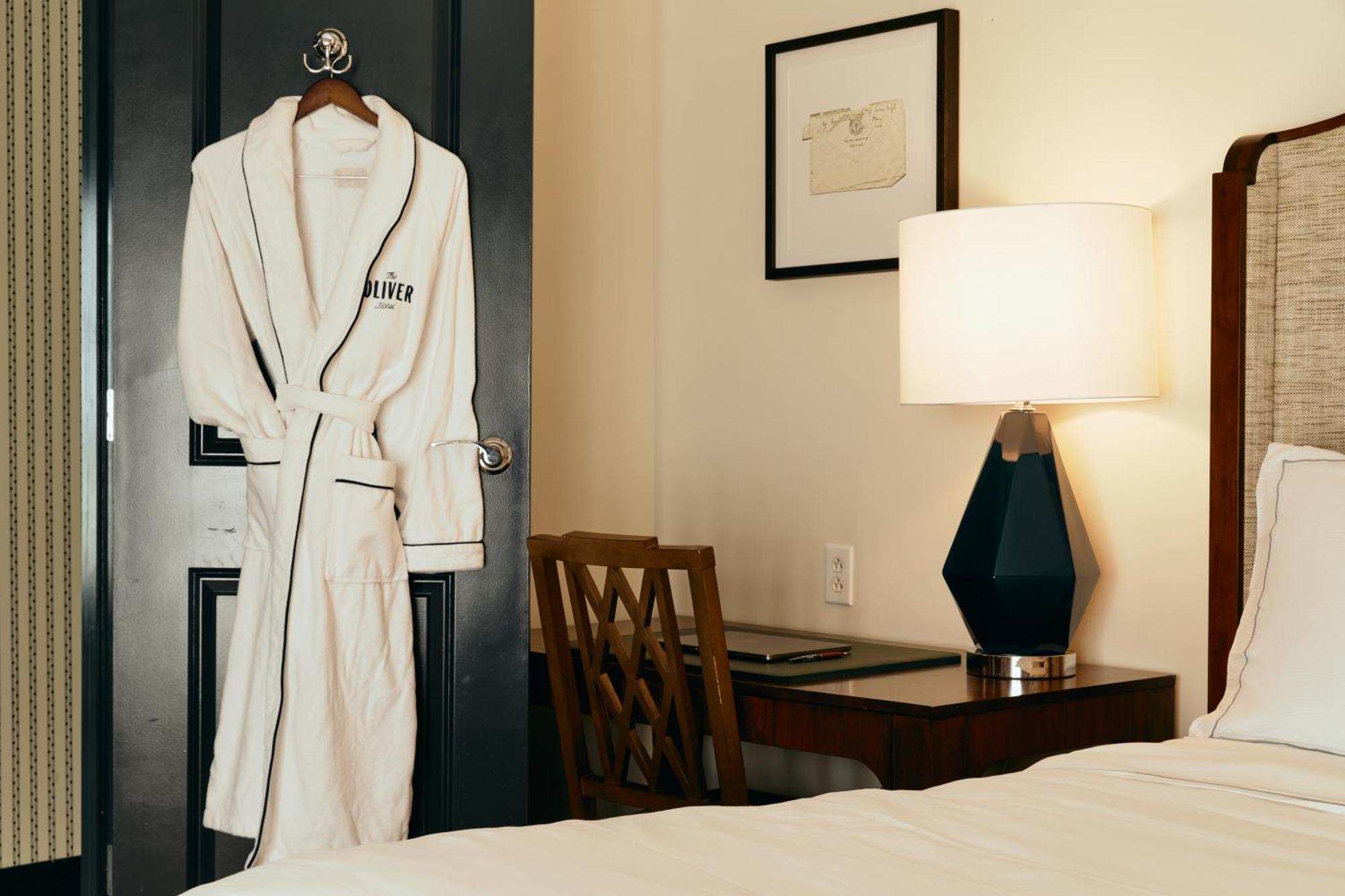 The Oliver, Hotel