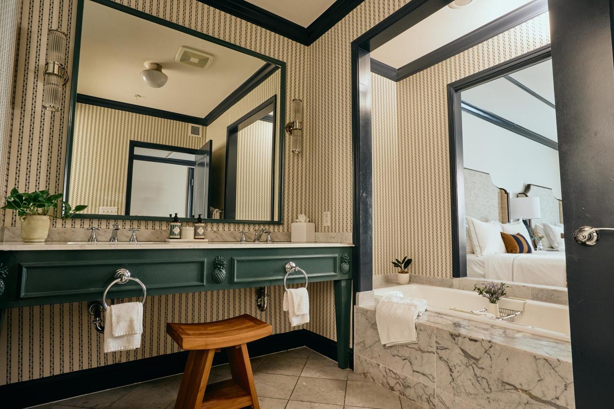 The Oliver, 4*