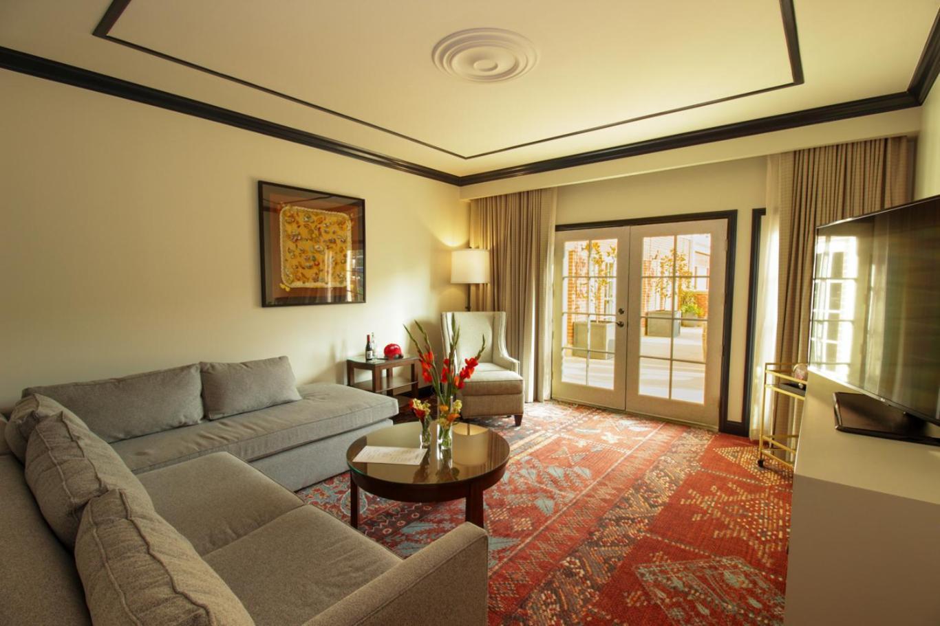 The Oliver, Hotel
